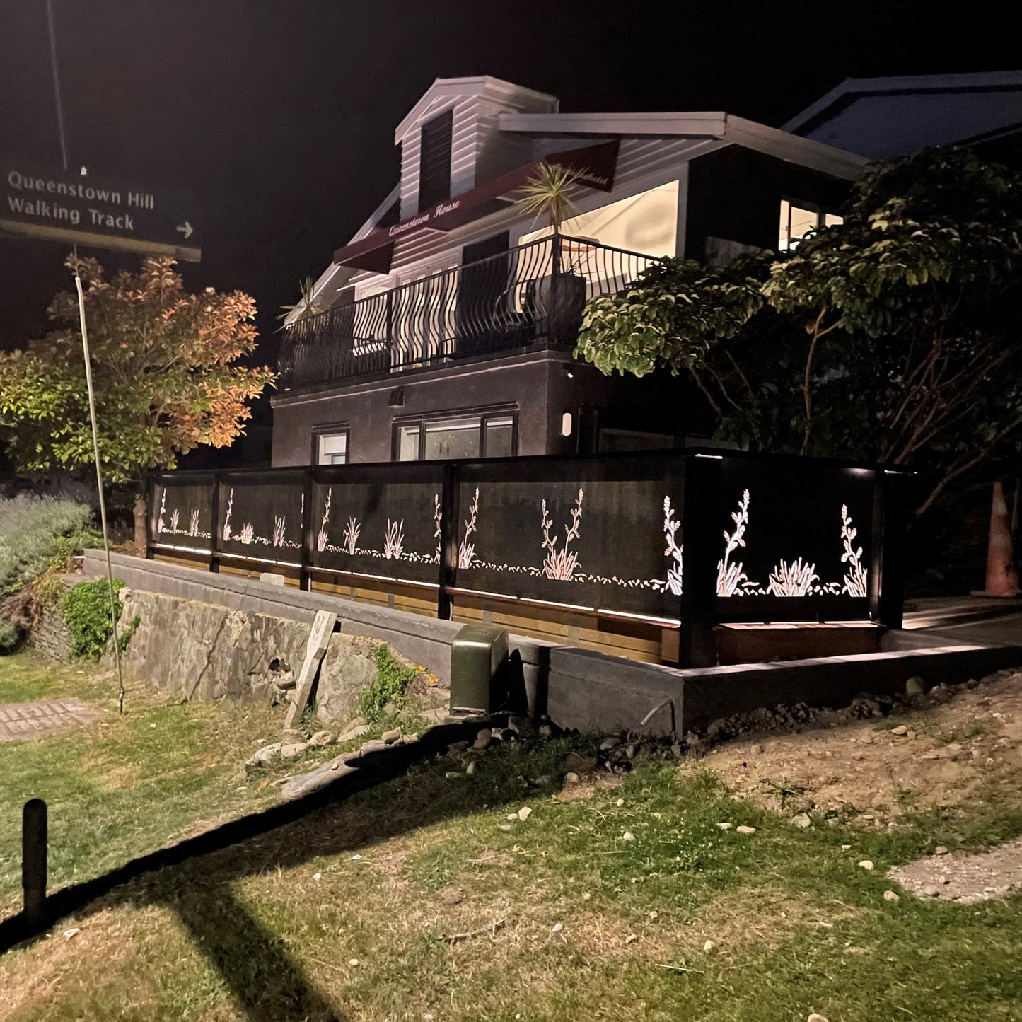 Flax 2 - Kiwi Bush Collection of Balustrades ( 1735 x 1100 mm )