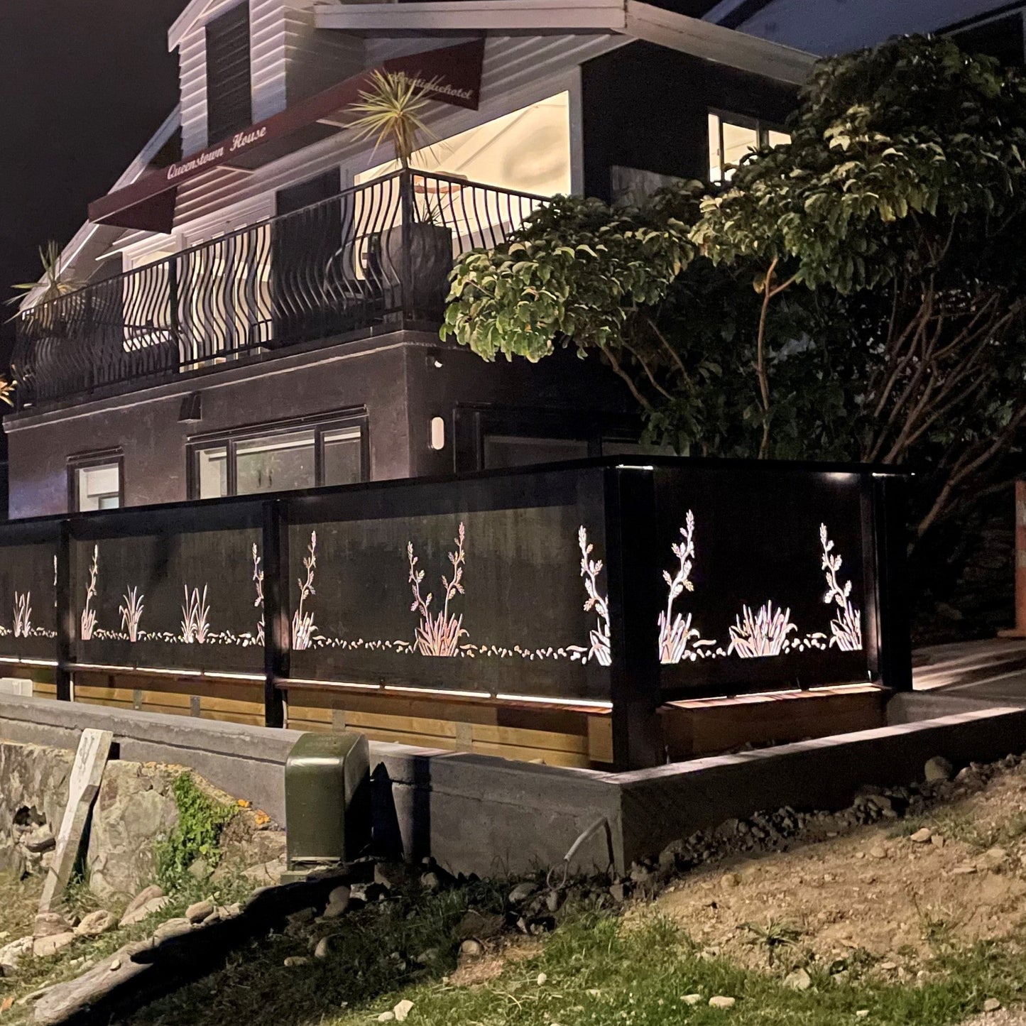 Flax 1 - Kiwi Bush Collection of Balustrades ( 1735 x 1100 mm )