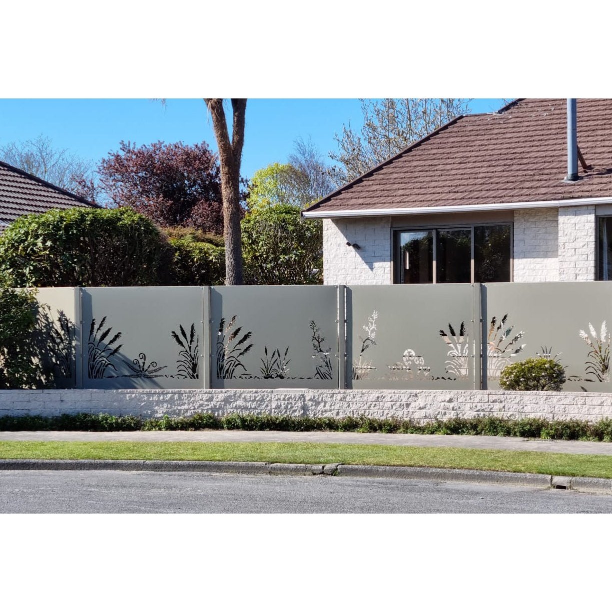 Flax & Tui - Kiwi Bush Canvas Collection of Balustrades ( 1735 x 1100 mm )