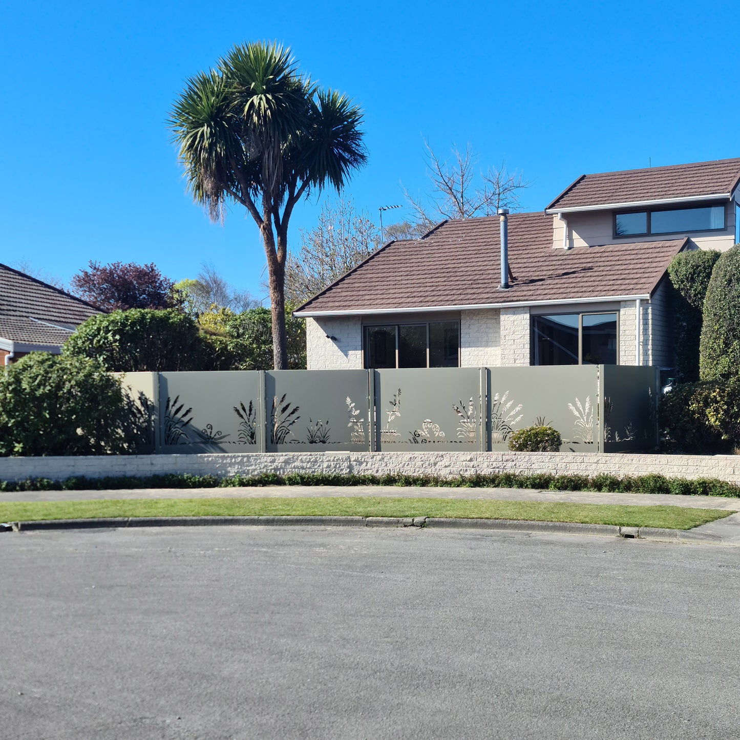 Flax & Tui - Kiwi Bush Canvas Collection of Balustrades ( 1735 x 1100 mm )