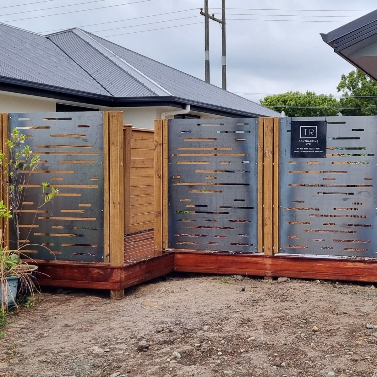 Corten Steel & Aluminium Fence Panel - Horizontal Lines